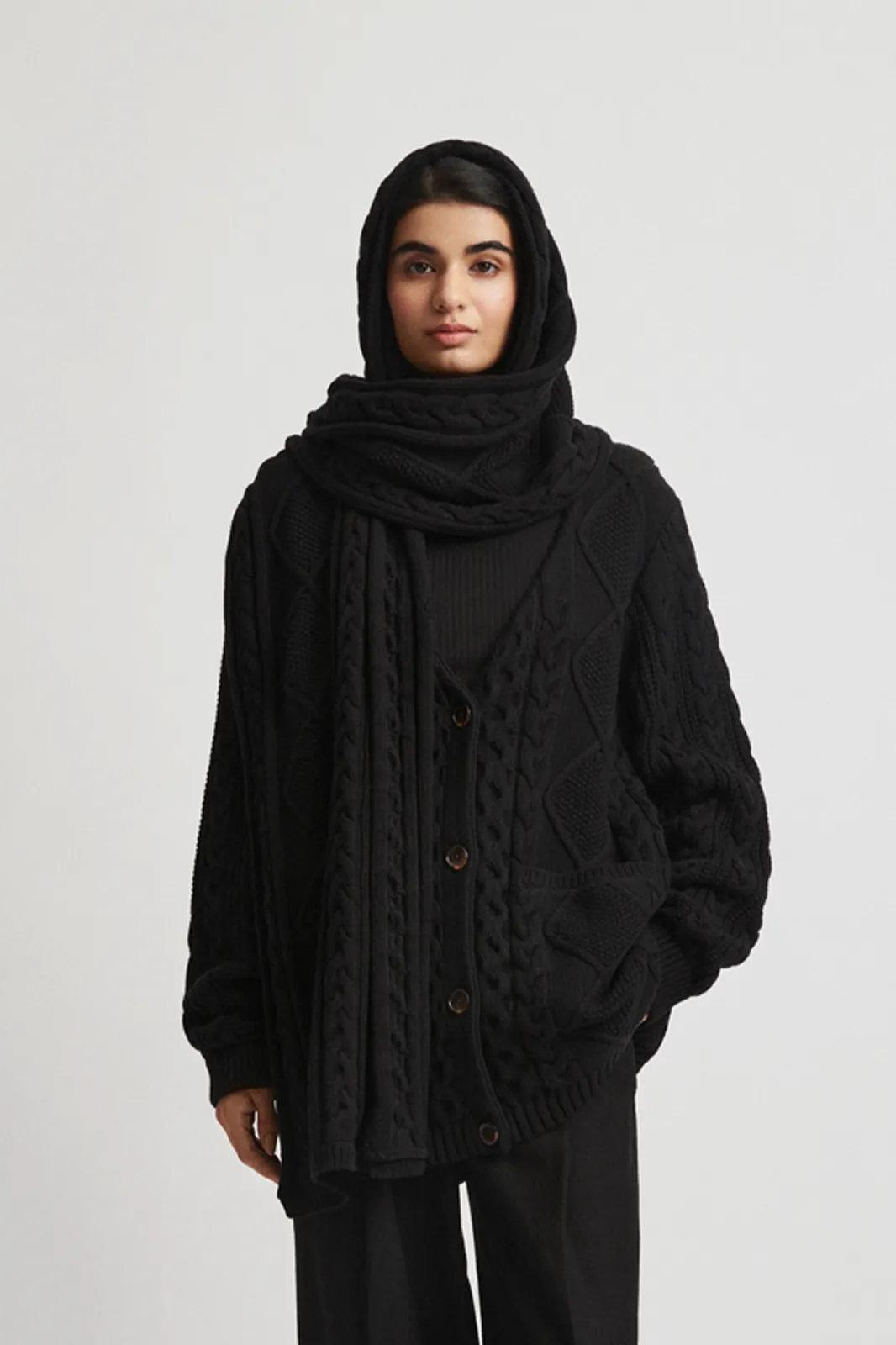 ARVO SCARF - CABLE BLACK
